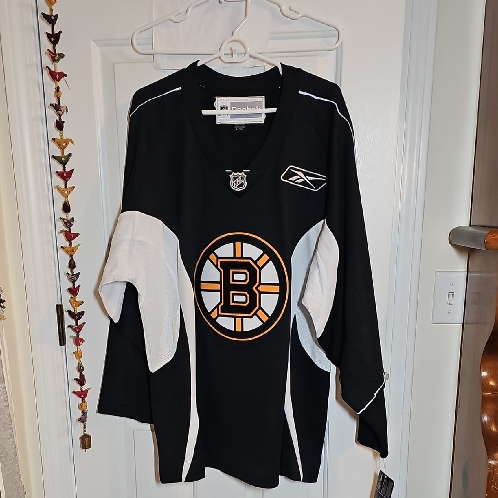 Men's Boston Bruins Reebok Jersey NWT Size  L